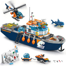 Arktis-Eisbrecher-Schiff-Bauset mit Hubschrauber, Boot und Eisbär